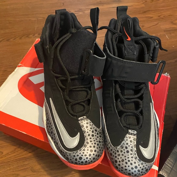 Nike - Picture 2 of 4